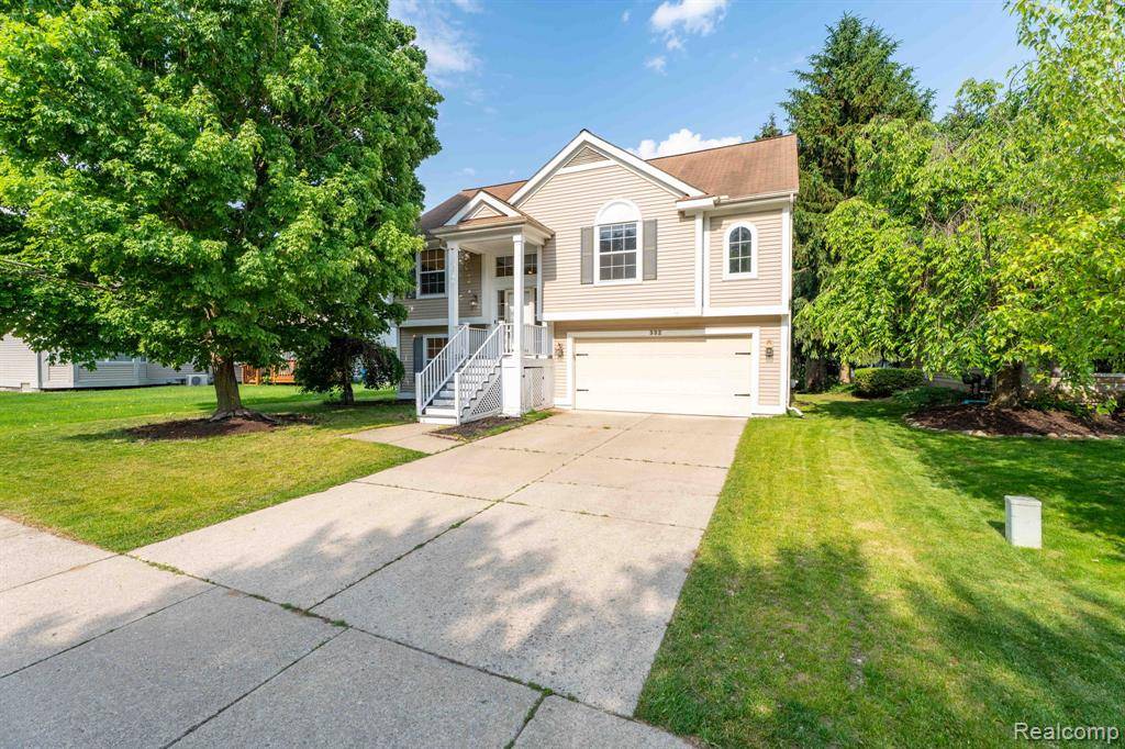 Waterford Twp, MI 48327,332 Lake Meadow Drive