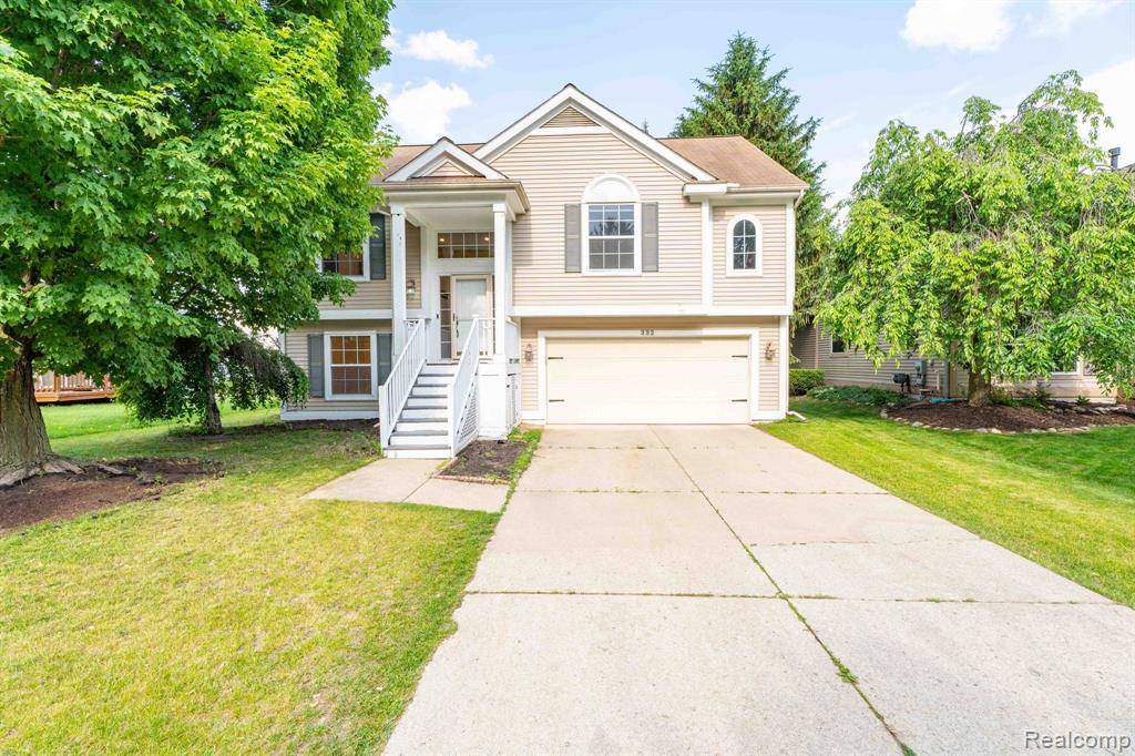 Waterford Twp, MI 48327,332 Lake Meadow Drive