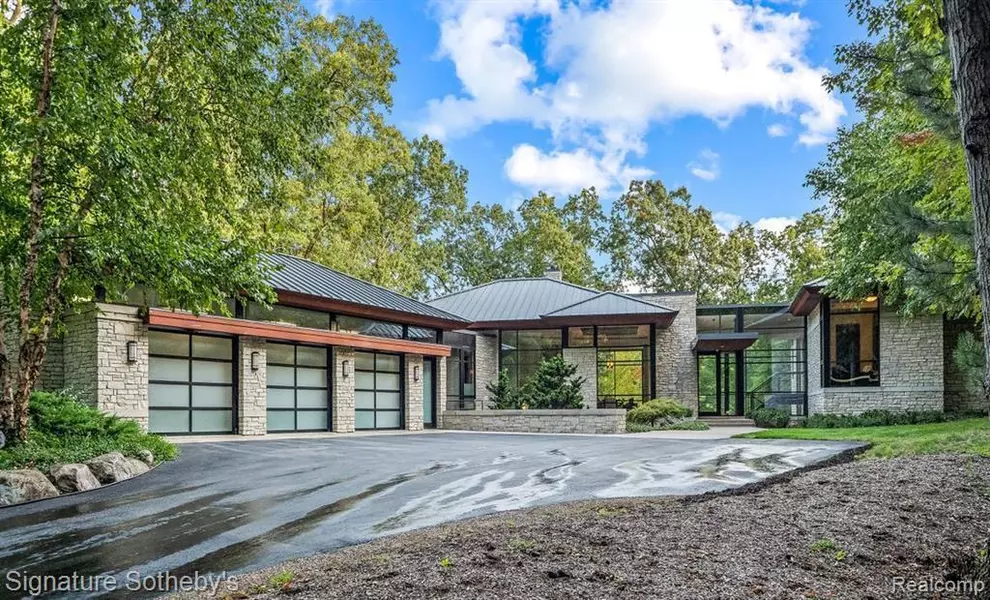 6956 COOLEY LAKE Road, White Lake Twp, MI 48383