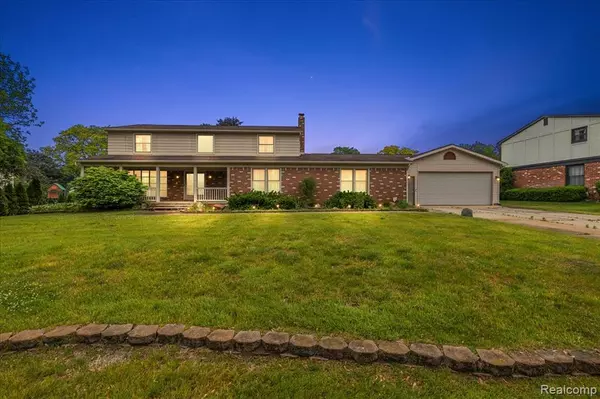 3129 Sandy Creek Drive, Utica, MI 48316
