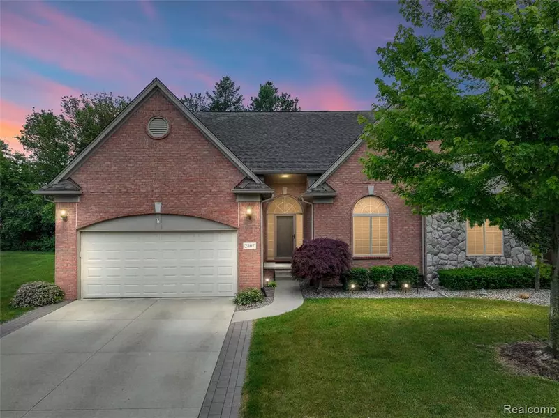 2807 Kentwood Drive, Shelby Twp, MI 48316