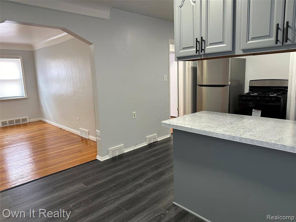 Dearborn Heights, MI 48127,8243 Riverview Street