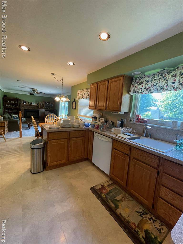 Troy, MI 48085,2669 Willard Drive