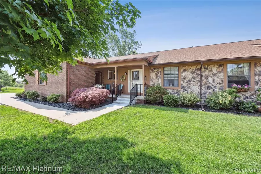 12132 Lexington Drive 2, Green Oak Twp, MI 48178