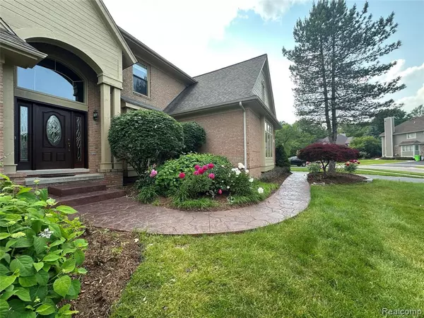 West Bloomfield Twp, MI 48322,6601 Pembridge Hill Pembridge Hill
