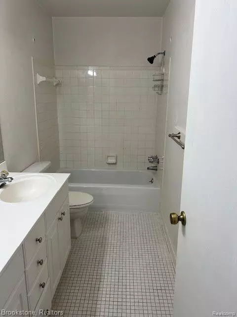 Farmington Hills, MI 48334,32005 W 12 MILE Road B 301