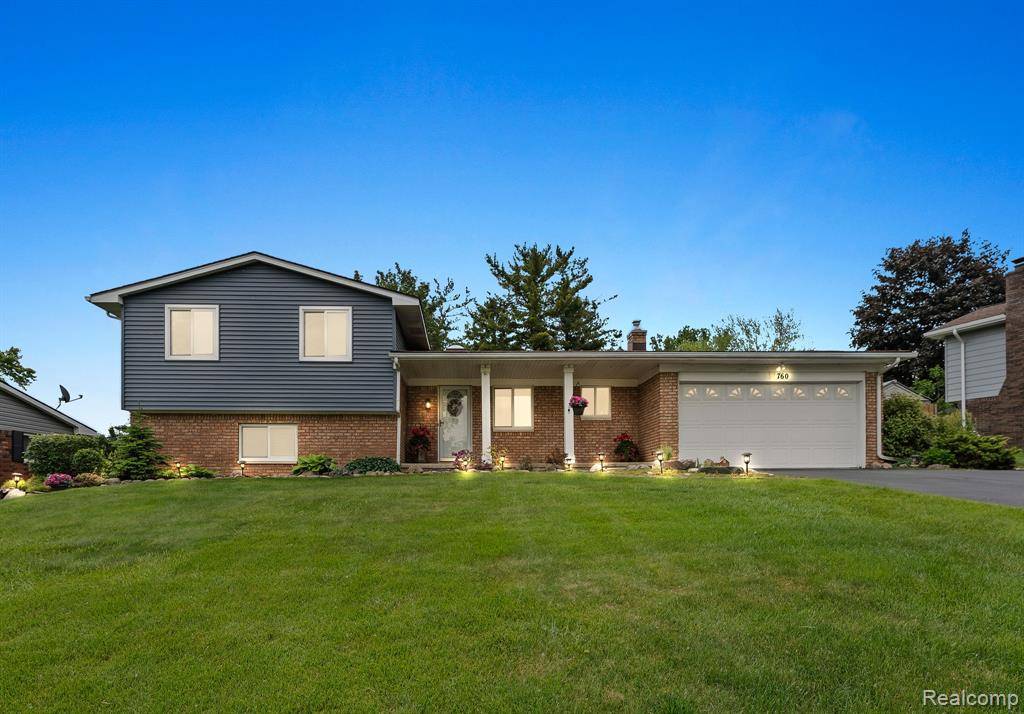760 W Oxhill Drive, White Lake Twp, MI 48386