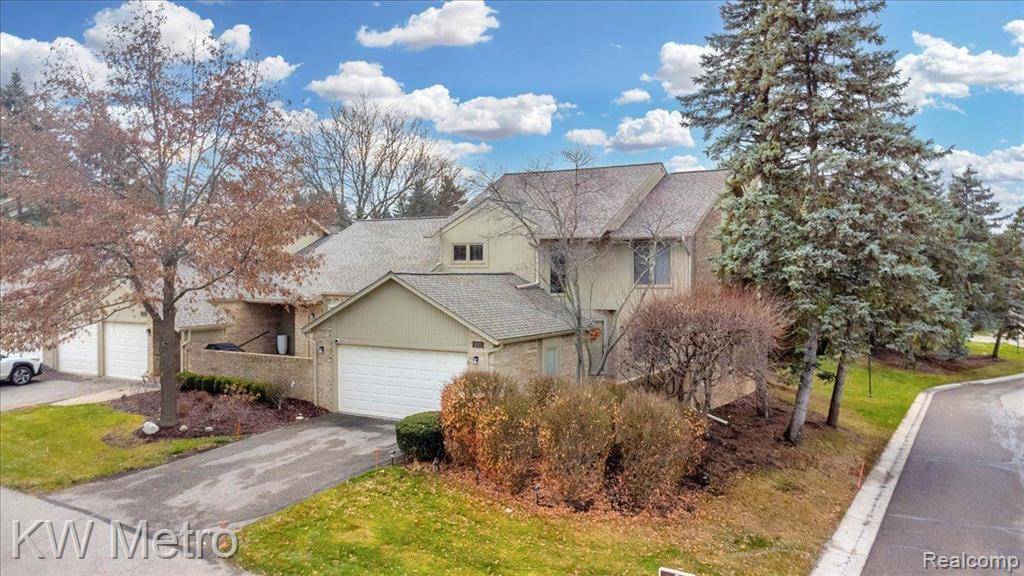 4013 Foxpointe Drive, West Bloomfield Twp, MI 48323