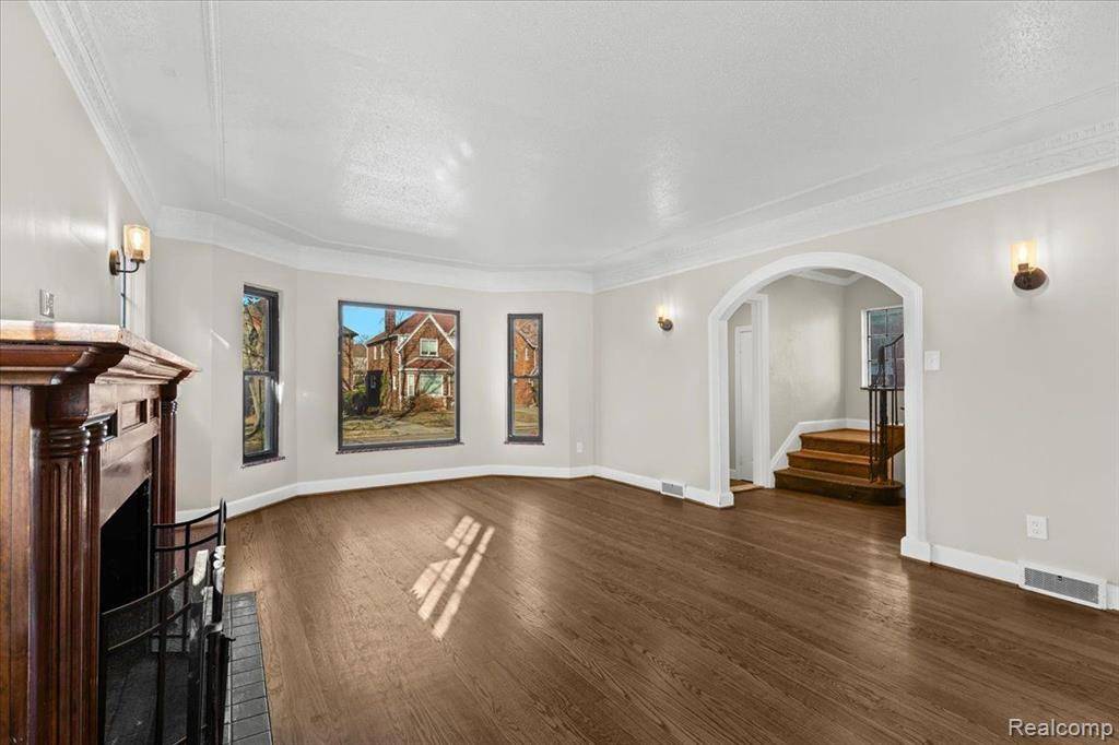 Detroit, MI 48221,17360 Greenlawn Street
