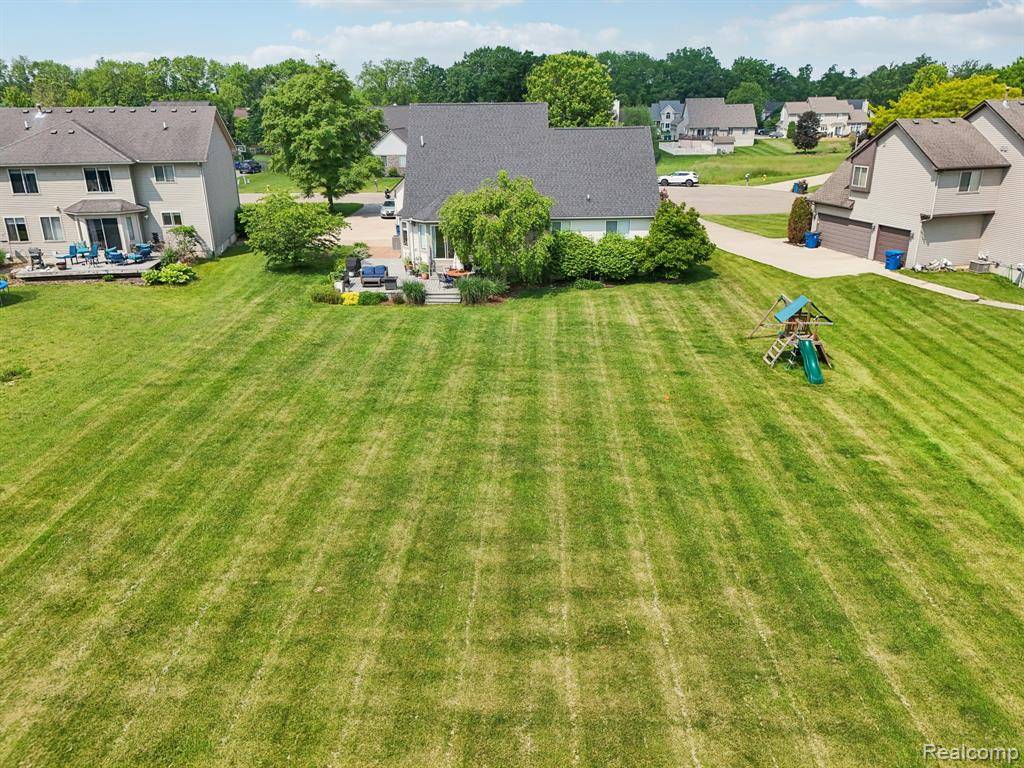 Grand Blanc, MI 48439,8329 Deer Creek Court