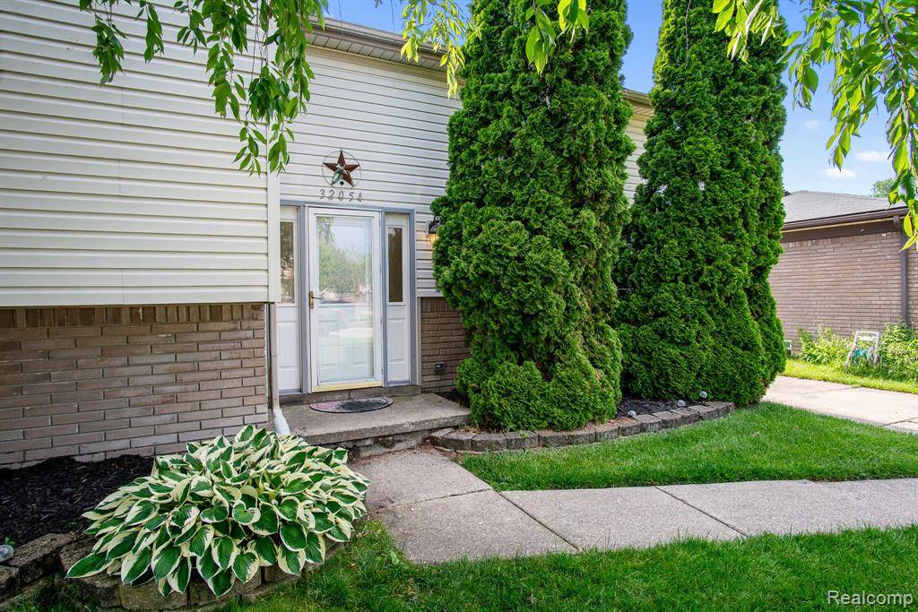 32054 Glaser Road, Brownstown Twp, MI 48173