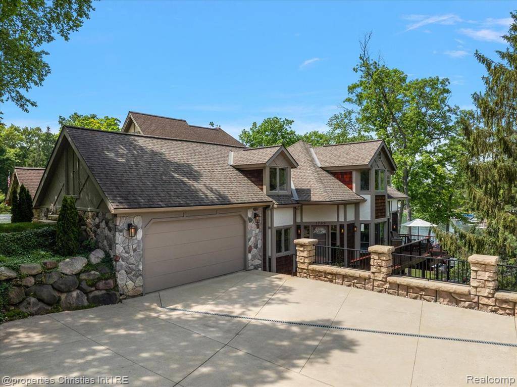 1739 Ridge Road, White Lake Twp, MI 48383