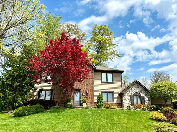 85 Overlake Drive, Lake Orion Vlg, MI 48362
