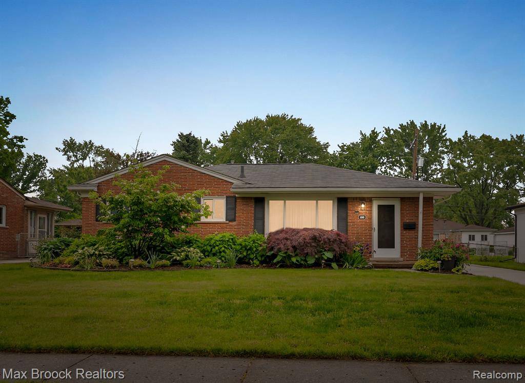 16969 Marguerite Street, Beverly Hills Vlg, MI 48025