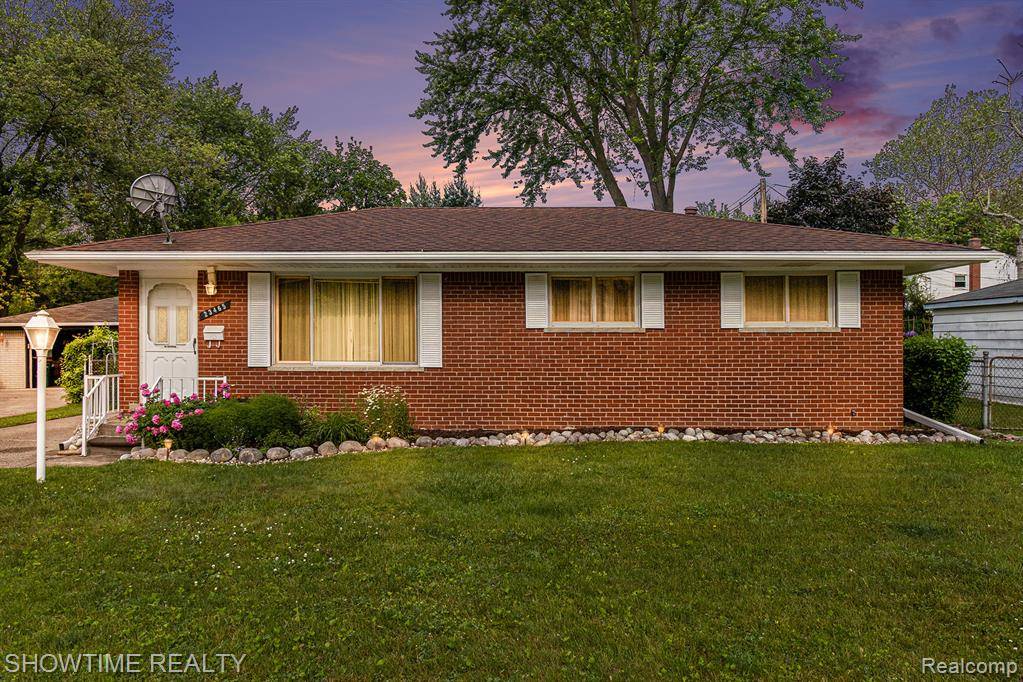 23465 N Stockton Avenue, Farmington, MI 48336