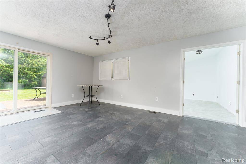 Waterford Twp, MI 48329,3260 Van Campen Drive