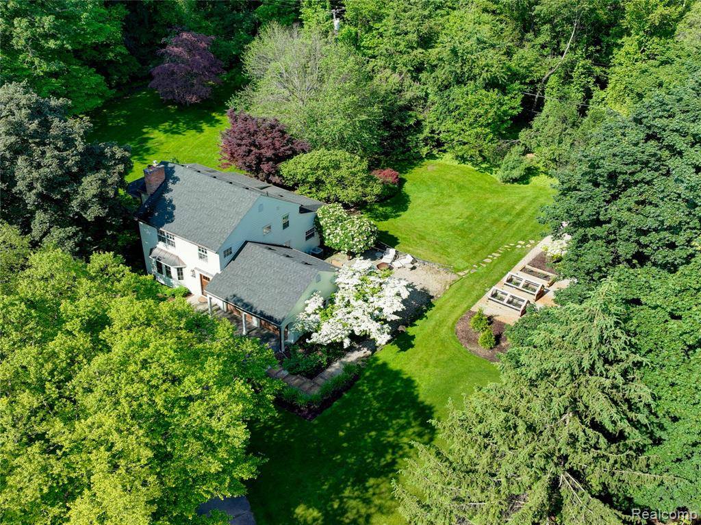 32965 Franklin Court, Franklin Vlg, MI 48025