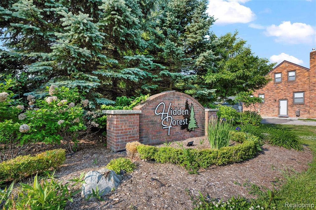 Troy, MI 48083,392 Gunston Court