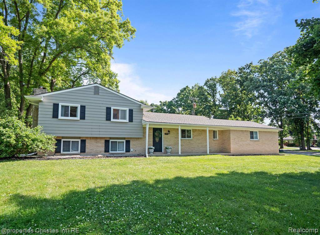 495 Lesdale Drive, Troy, MI 48085