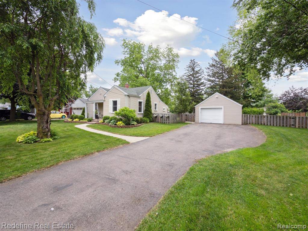 Waterford Twp, MI 48328,1690 Elsmere Road