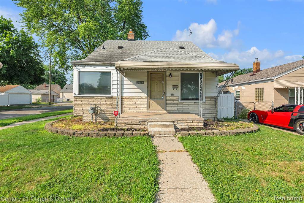 2205 Paris Avenue, Lincoln Park, MI 48146