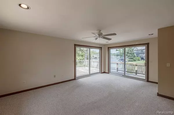 White Lake Twp, MI 48386,9634 Bonnie Briar Street