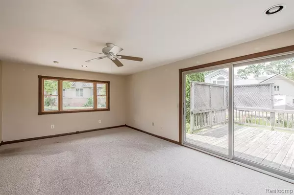 White Lake Twp, MI 48386,9634 Bonnie Briar Street