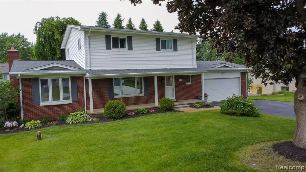 8268 Fox Bay Drive, White Lake Twp, MI 48386