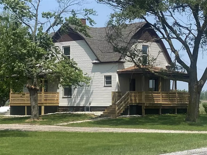 7977 N Portsmouth Road, Buena Vista Twp, MI 48708