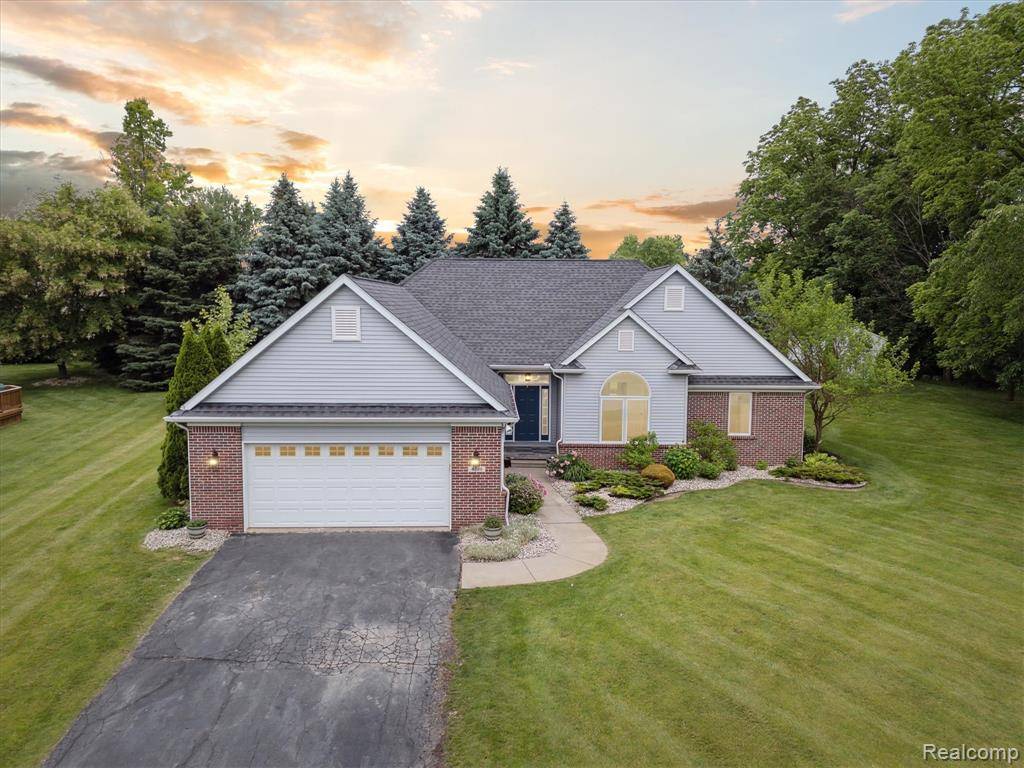 4248 W Four Lakes Drive, Fenton Twp, MI 48451