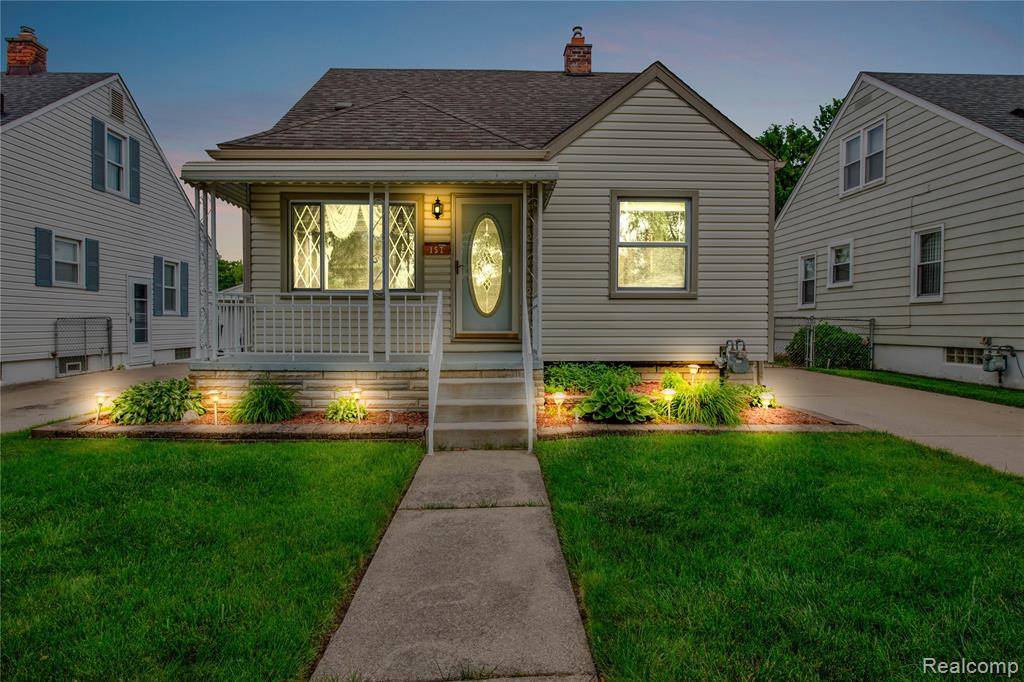 157 Cleveland Street, Trenton, MI 48183