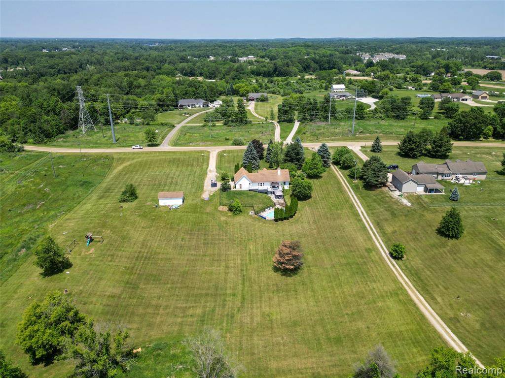 2520 Chilson Meadows Lane, Howell, MI 48843