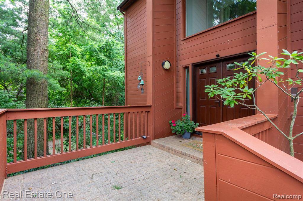 Orchard Lake Village, MI 48324,5896 Seville Circle