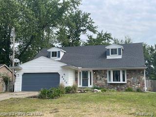 8826 Cooley Lake Road, White Lake Twp, MI 48386