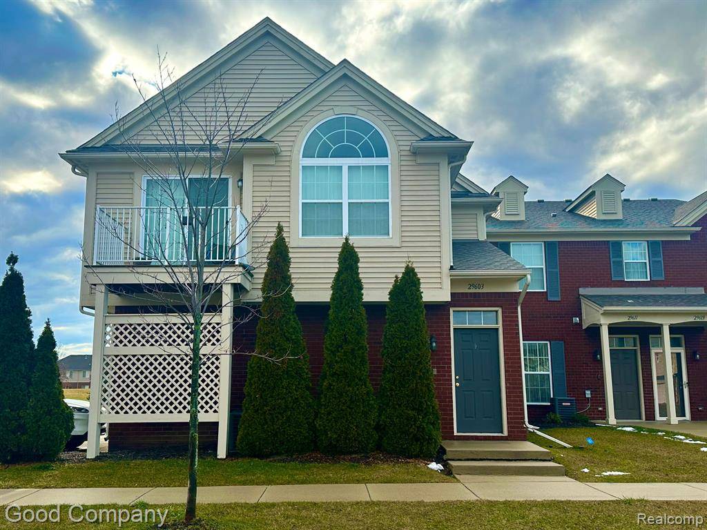 29603 FOX RUN Circle, Warren, MI 48092