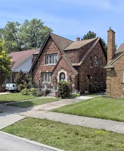 7747 Middlepointe Street, Dearborn, MI 48126