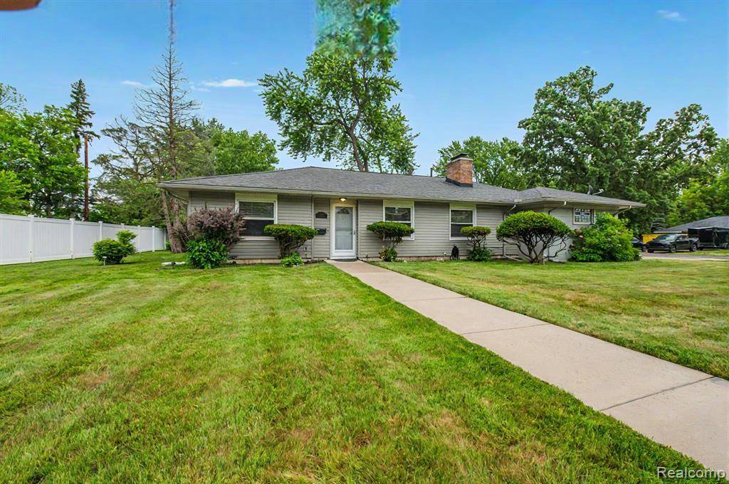 24710 Lathrup Boulevard, Southfield, MI 48075