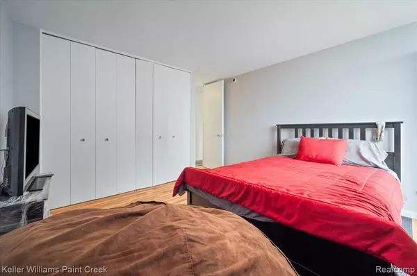 Detroit, MI 48214,8200 E Jefferson Avenue 1802