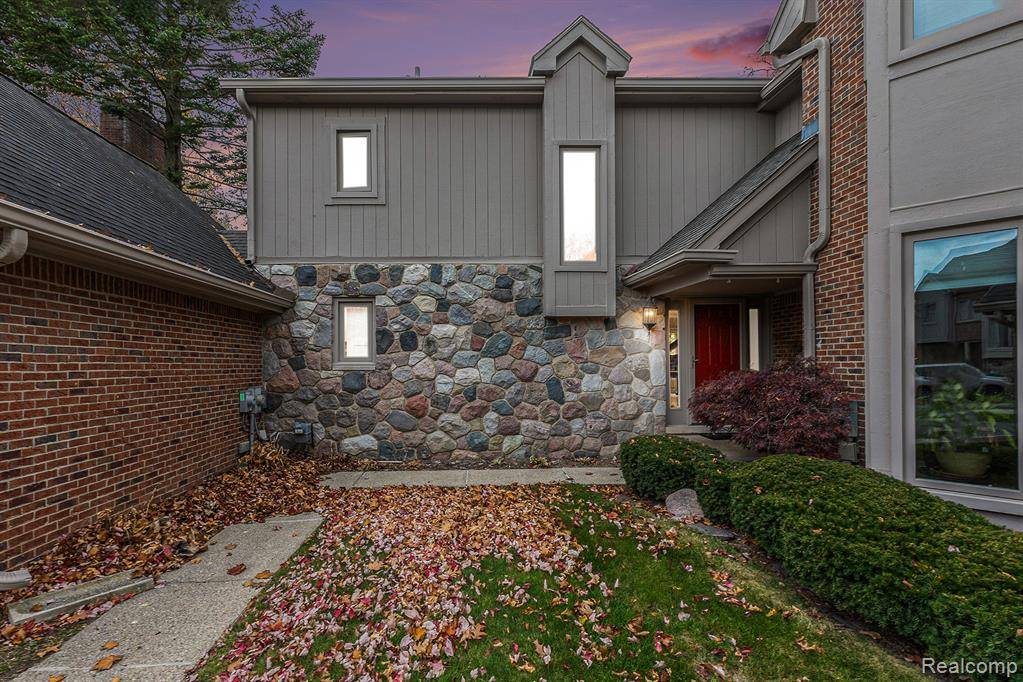 1188 STONECREST Drive, Bloomfield Twp, MI 48302