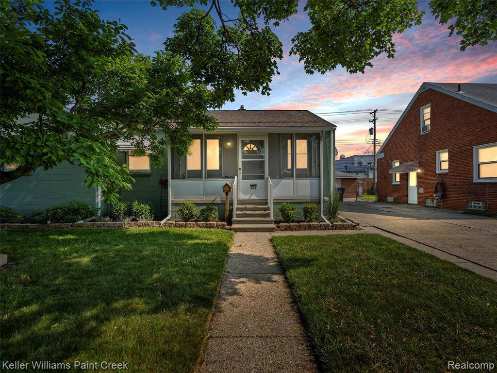 961 E Woodruff Avenue, Hazel Park, MI 48030