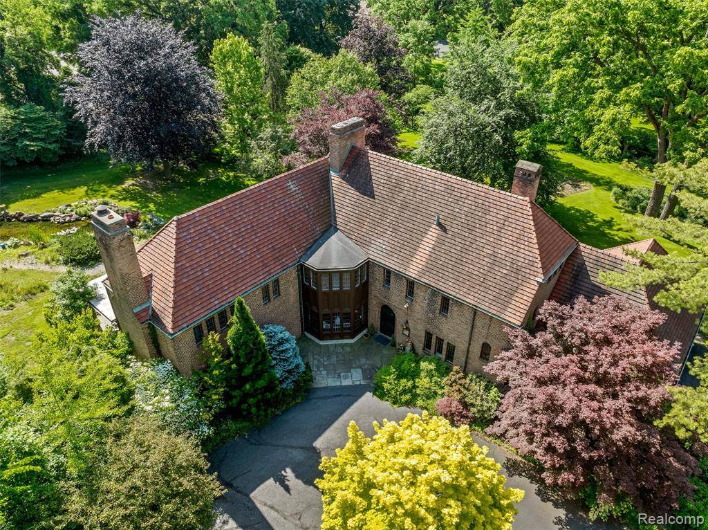 460 Goodhue Road, Bloomfield Hills, MI 48304