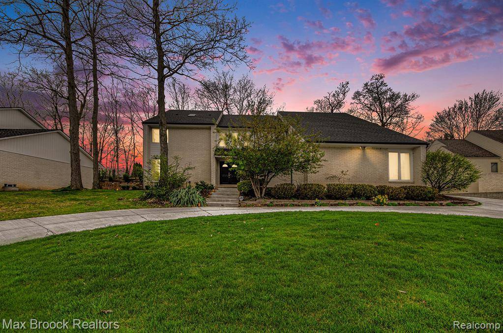 West Bloomfield Twp, MI 48323,5322 Pond Bluff Drive