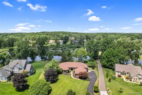 Hamburg Twp, MI 48169,2985 Dana Pointe Drive
