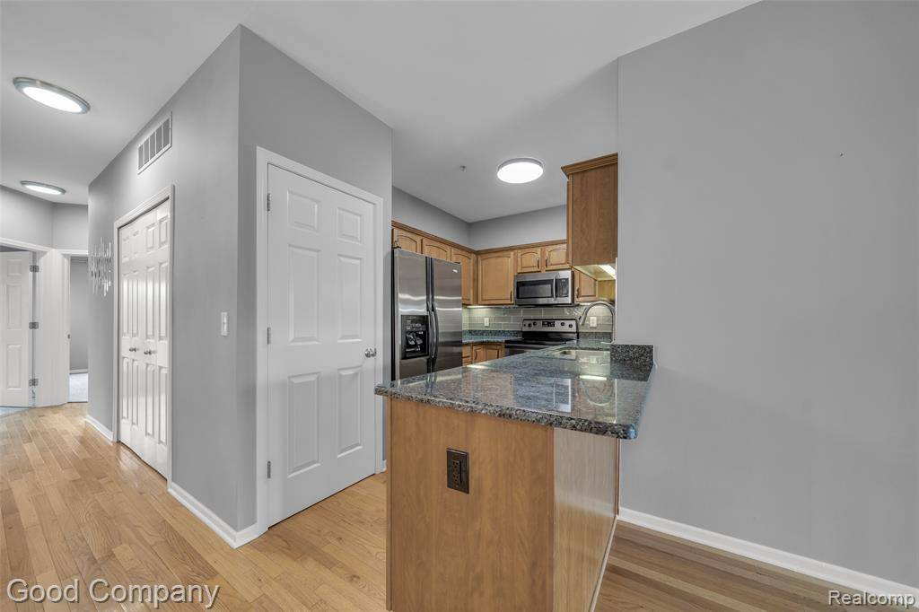 Novi, MI 48375,41606 Hamlet Lane