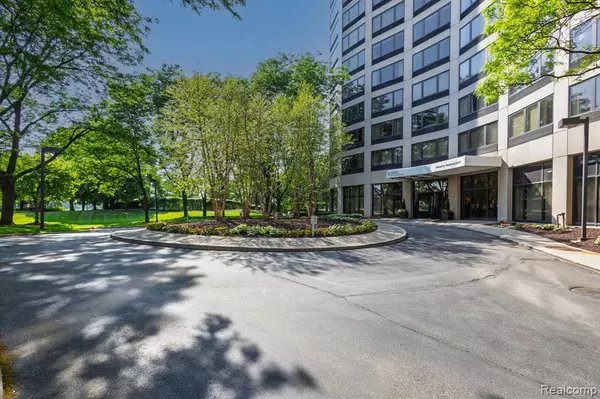 Southfield, MI 48075,5000 Town Center 2001