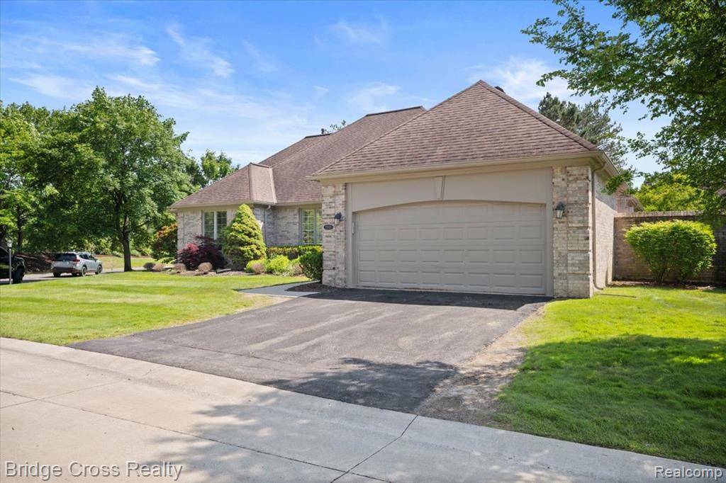 Beverly Hills Vlg, MI 48025,22025 Orchard Way