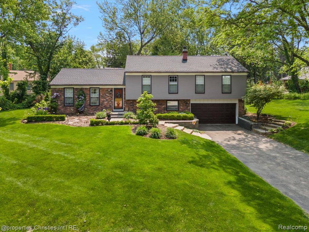 1987 Fox River Drive, Bloomfield Hills, MI 48304