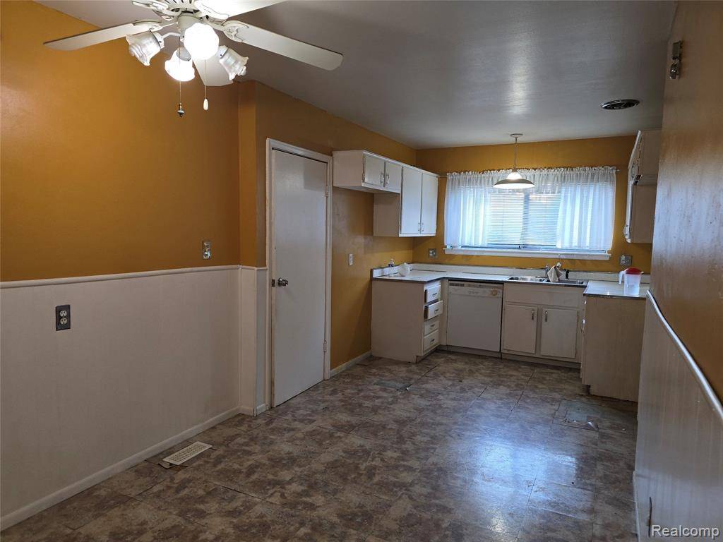 Southfield, MI 48075,21450 Evergreen Road