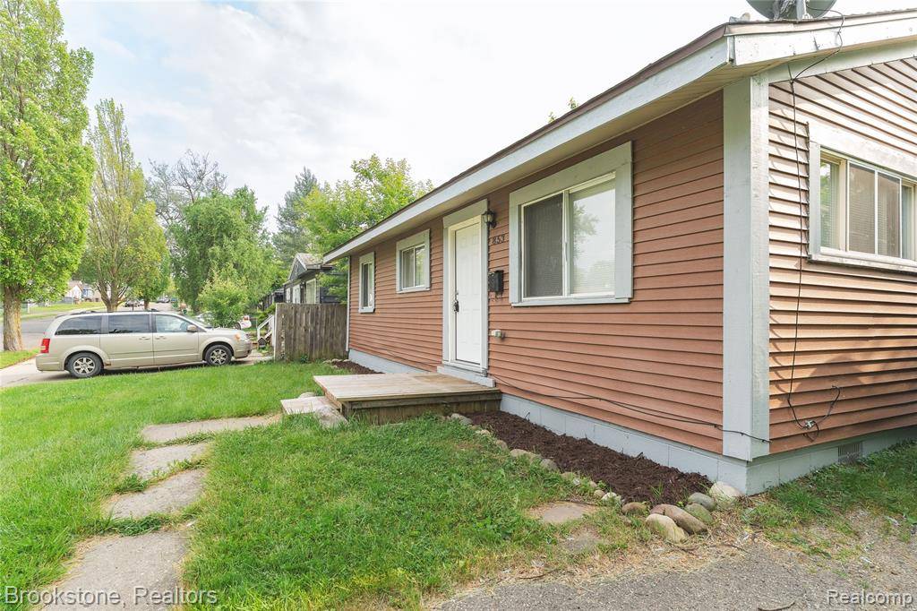 Pontiac, MI 48340,853 Melrose Street