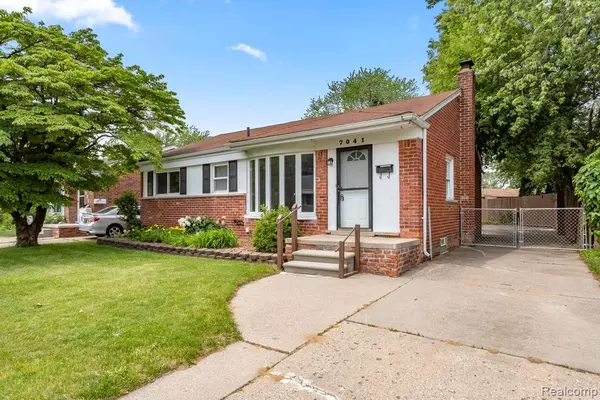 7041 Burnly Street, Garden City, MI 48135
